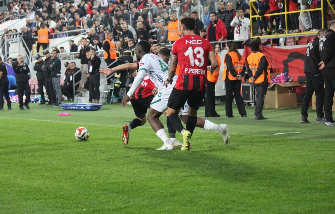 Konyaspor haftalar sonra kazandı 2-1