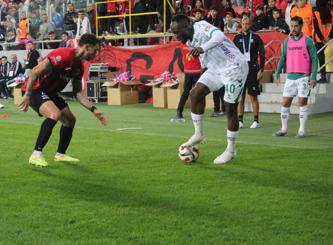 Konyaspor haftalar sonra kazandı 2-1