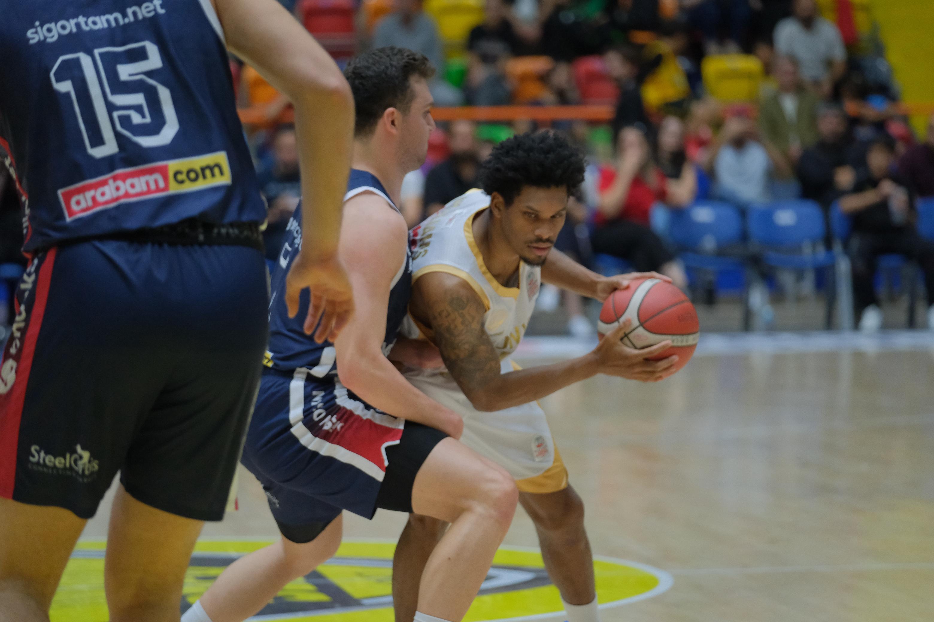 Konya Büyükşehir duduralamıyor 81-77