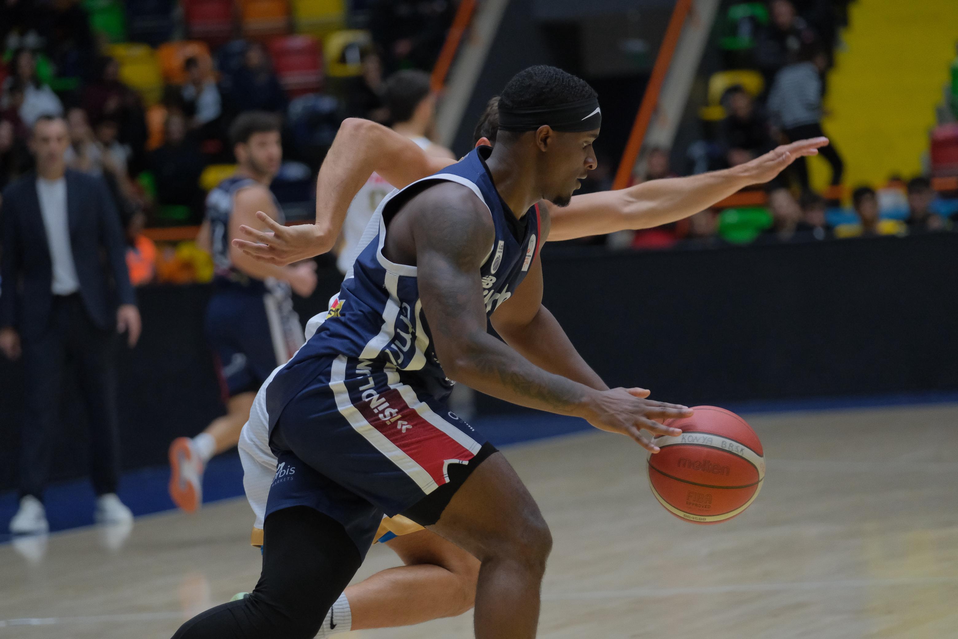 Konya Büyükşehir duduralamıyor 81-77