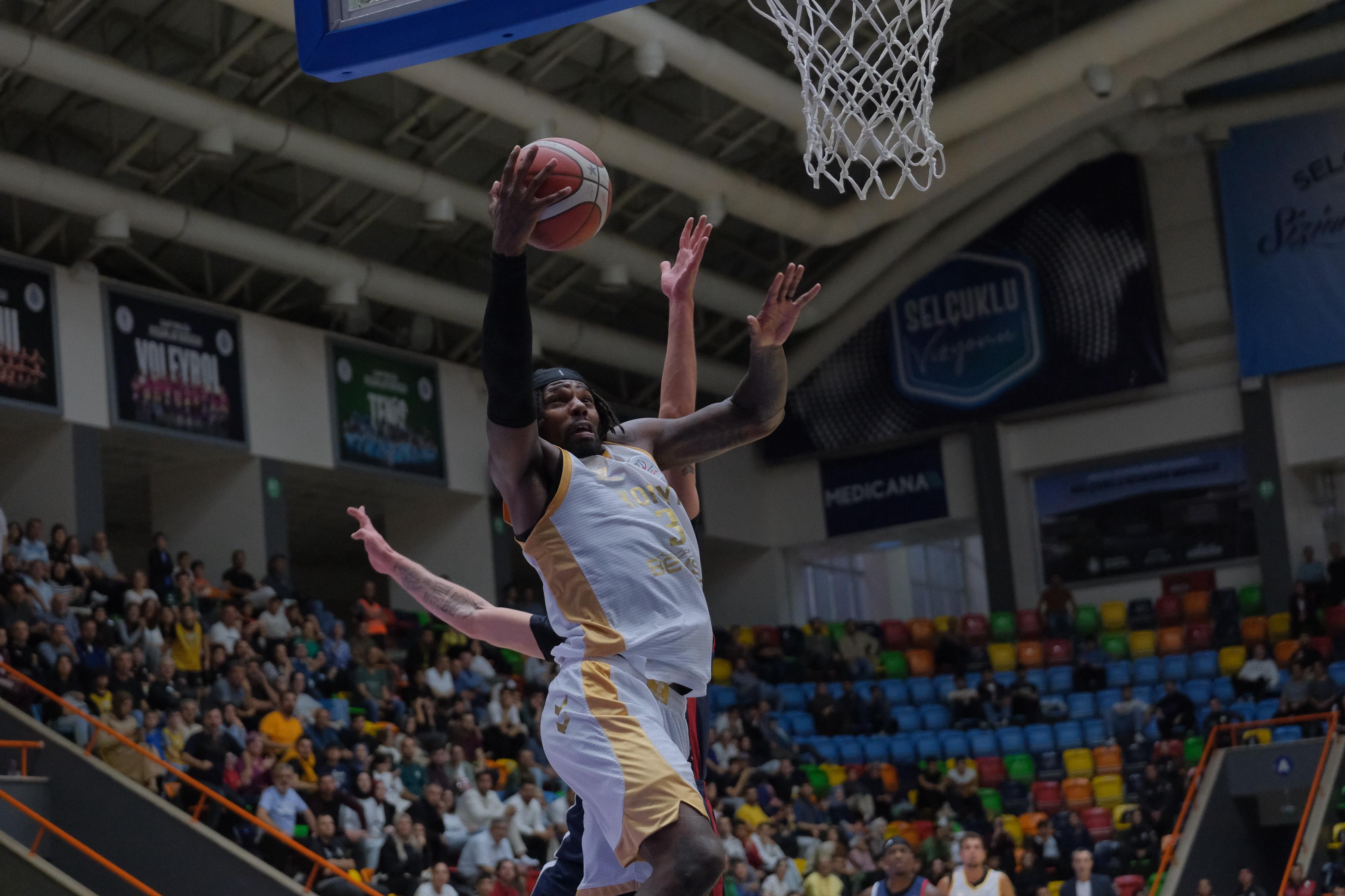 Konya Büyükşehir duduralamıyor 81-77