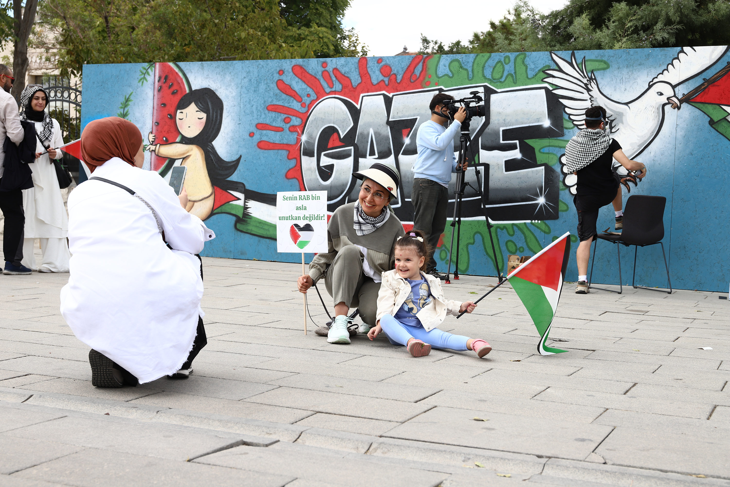 Grafiti sanatçıları Gazze için çizdiler