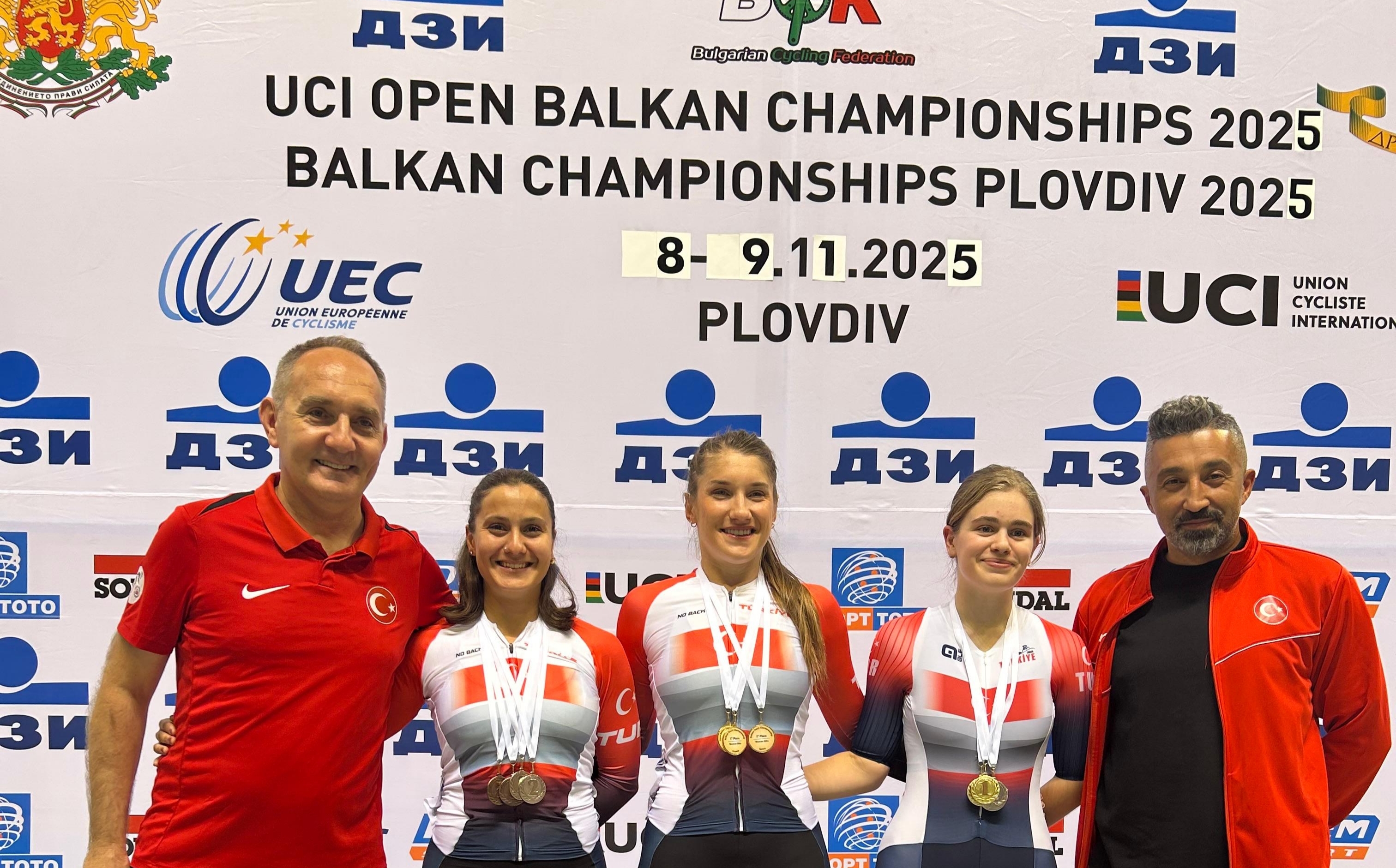 Kadın bisikletçiler fark yarattı