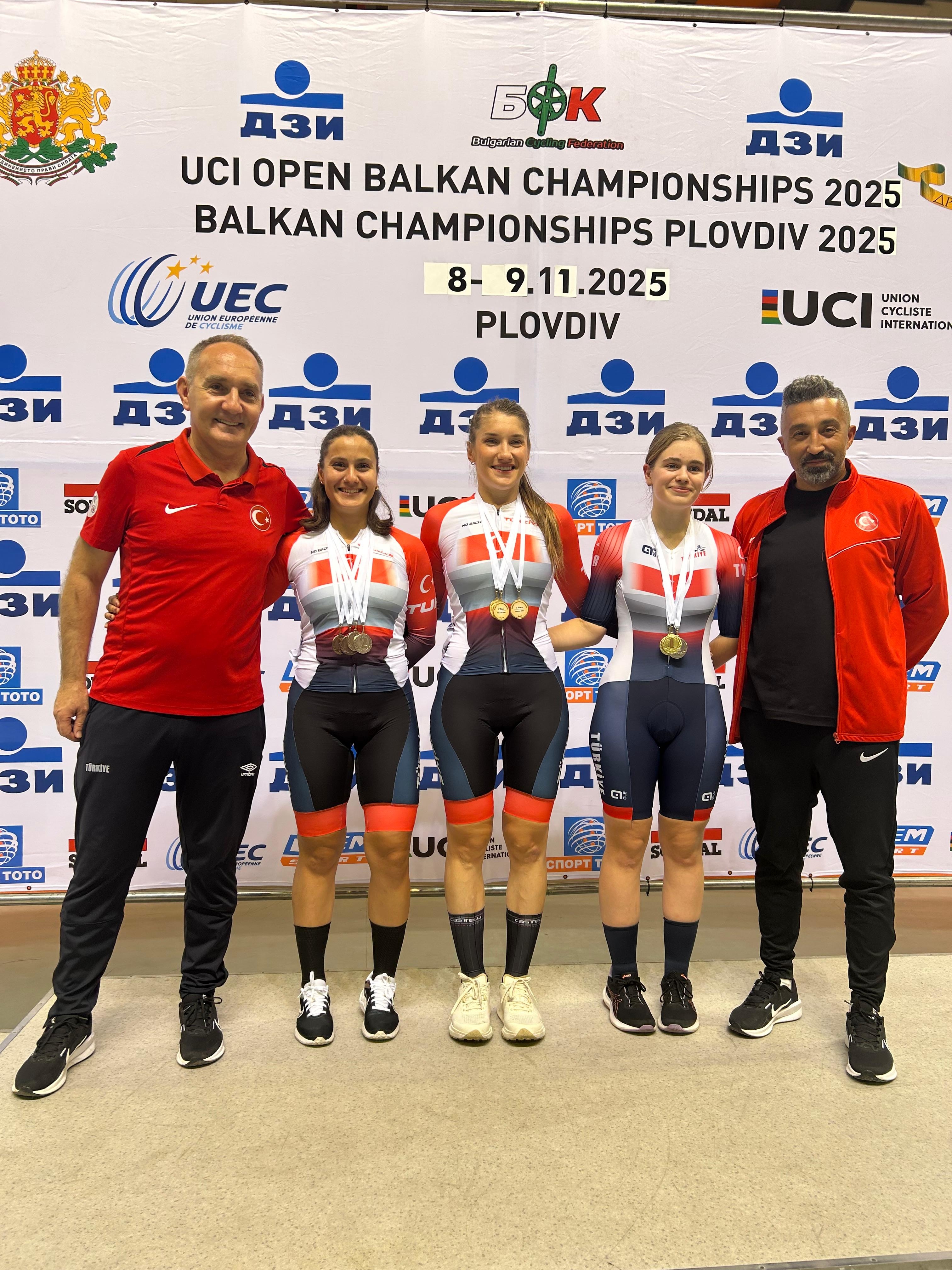 Kadın bisikletçiler fark yarattı