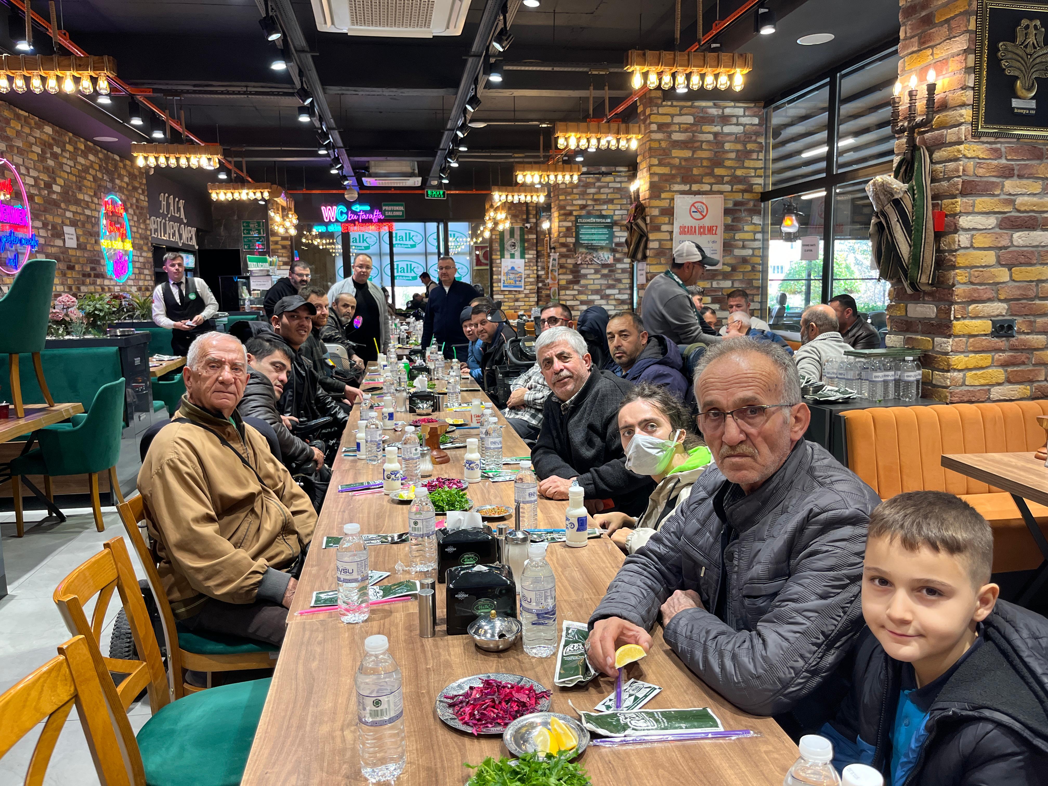 Konyaapor Engelli Taraftarlar Derneği Halk Etliekmekte buluştu