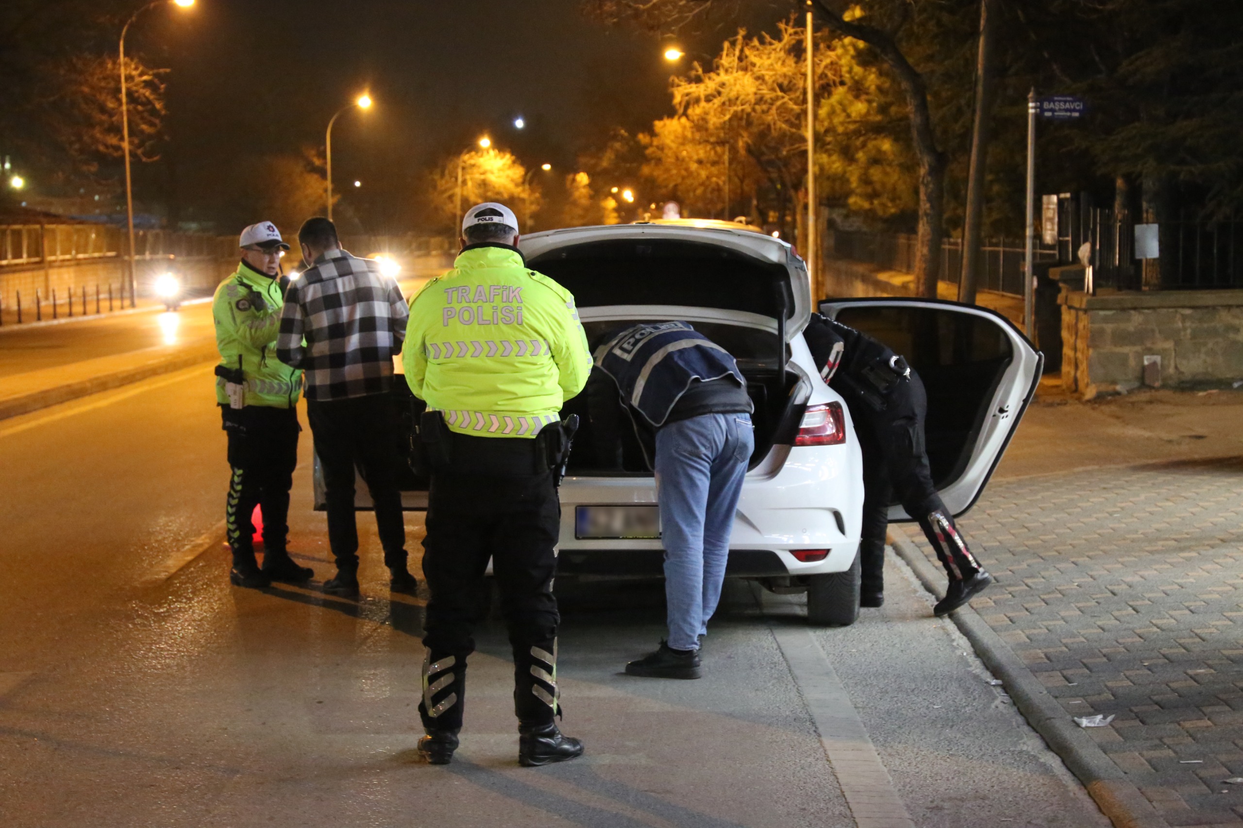 Konya'da yılbaşı öncesi yüzlerce polisle huzur nöbeti