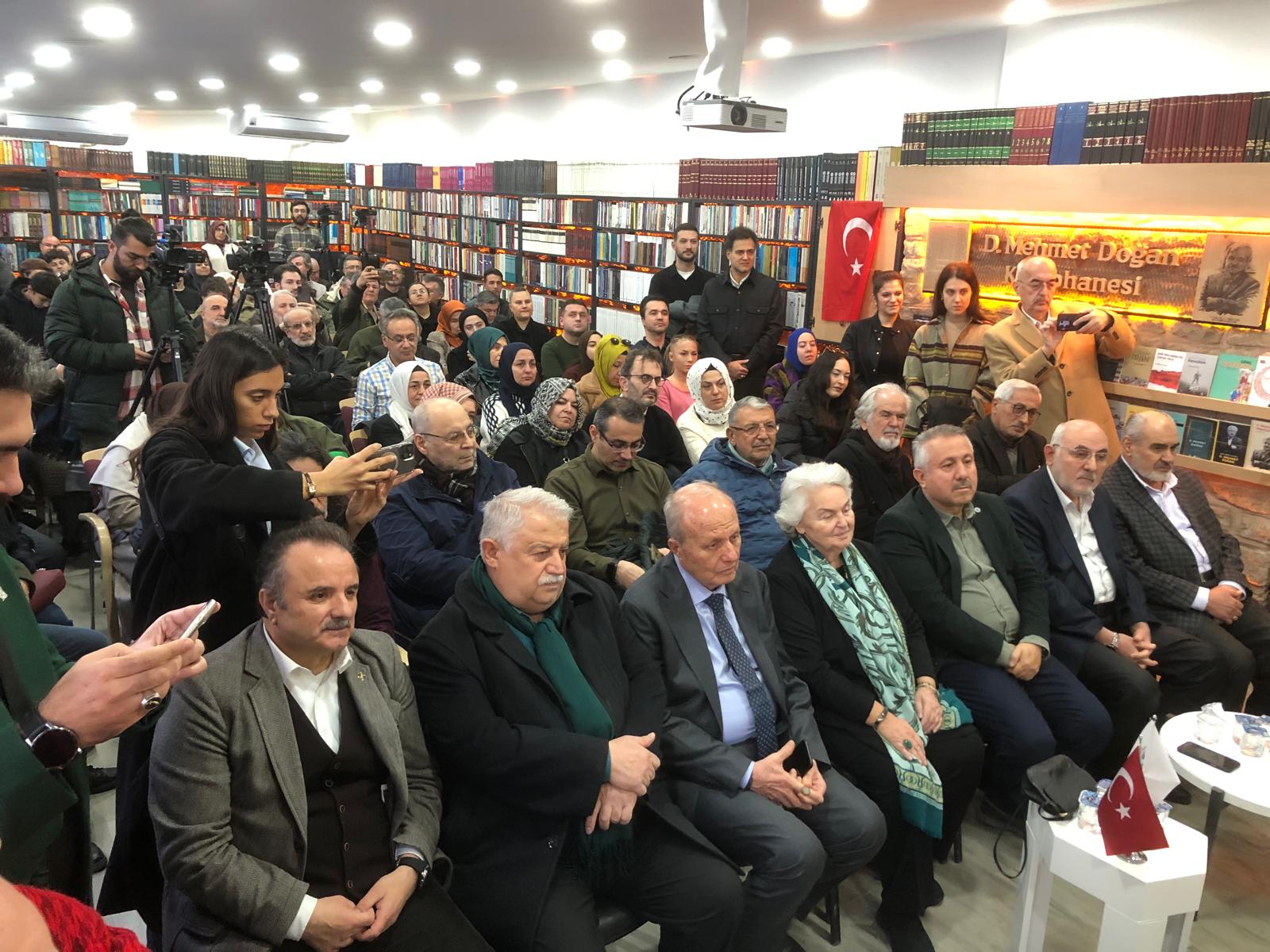 Ahmet Özhan'a anlamlı hediye