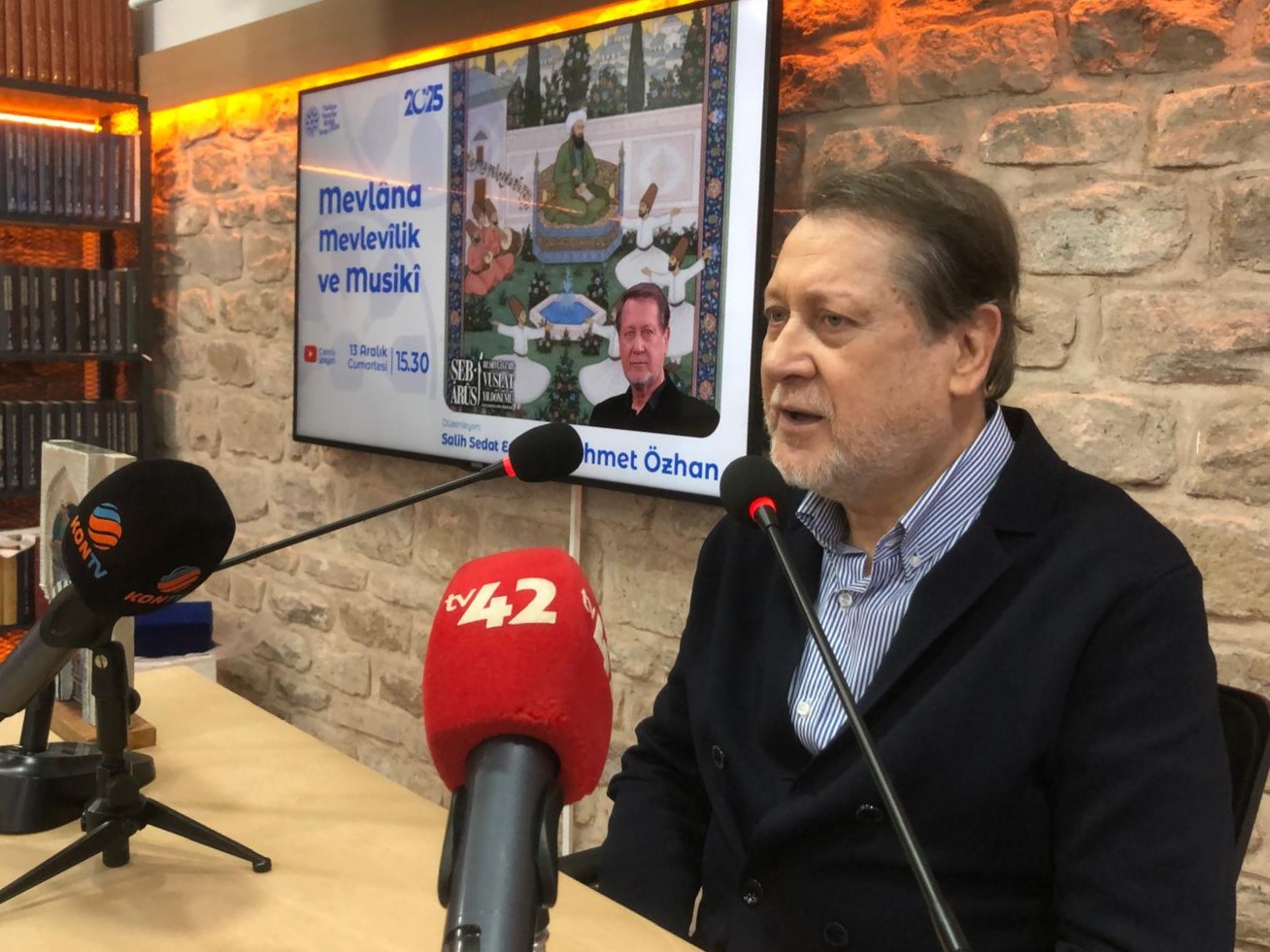 Ahmet Özhan'a anlamlı hediye