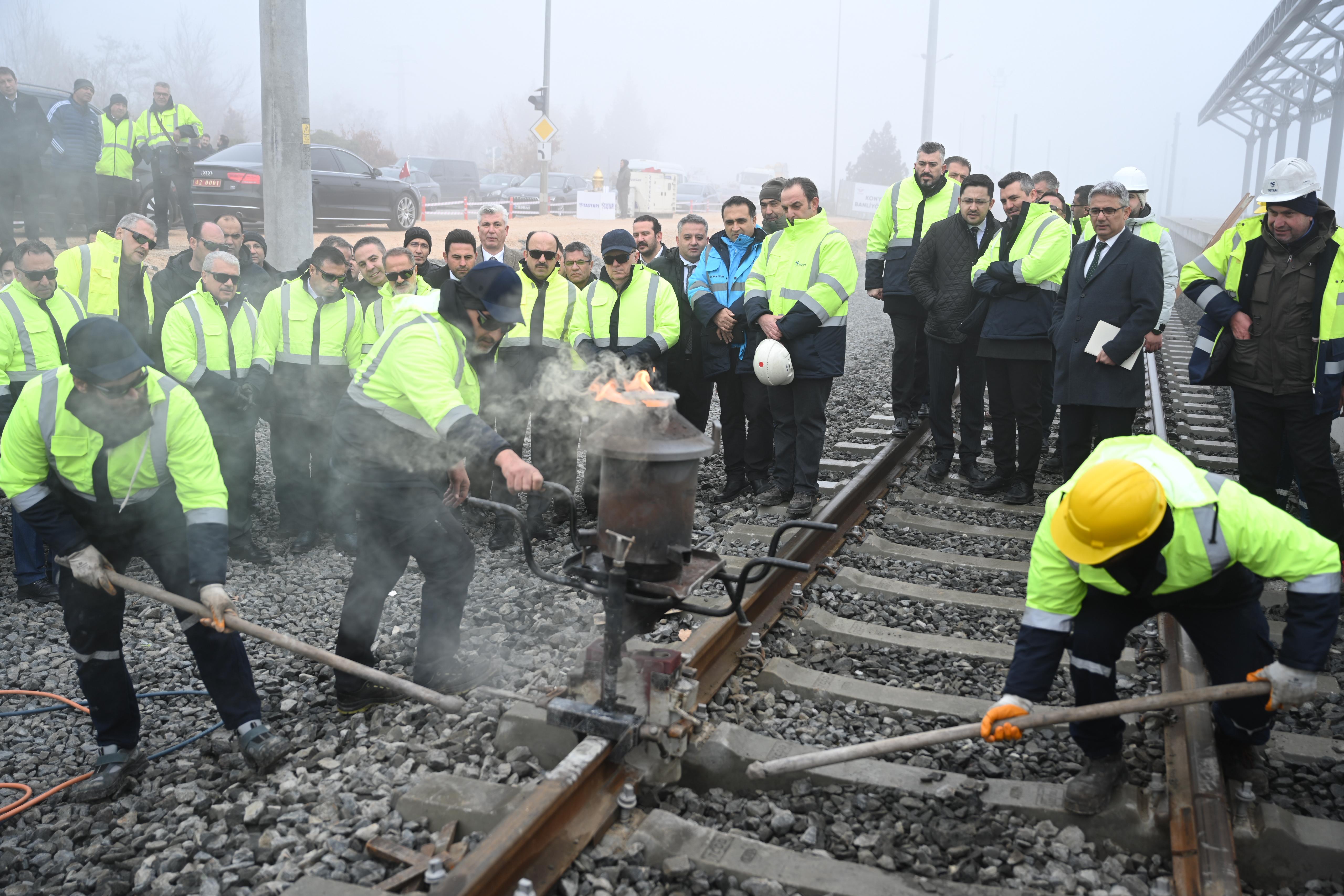 KONYARAY banliyö hattında ray birleştirme kaynağı yapıldı