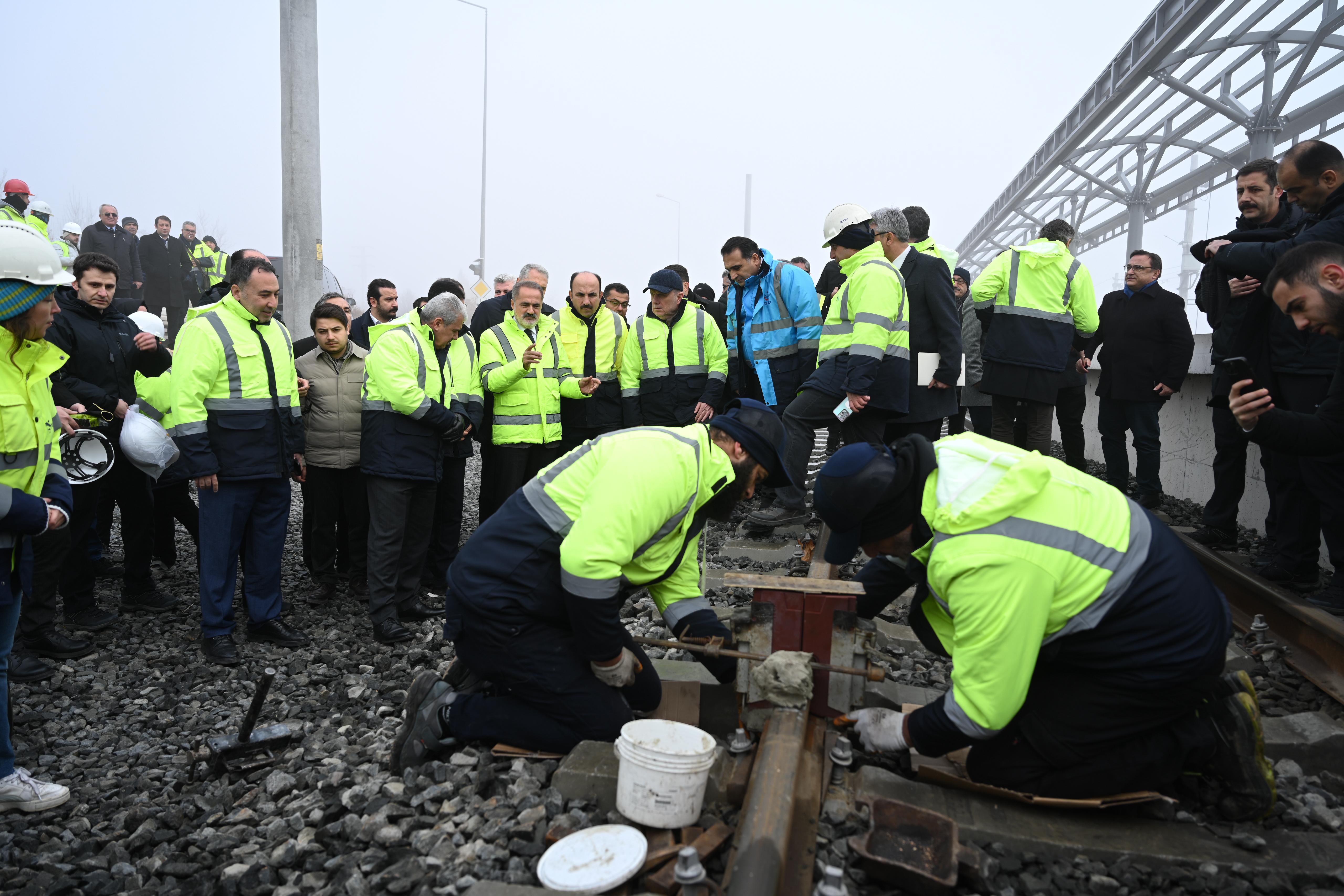 KONYARAY banliyö hattında ray birleştirme kaynağı yapıldı