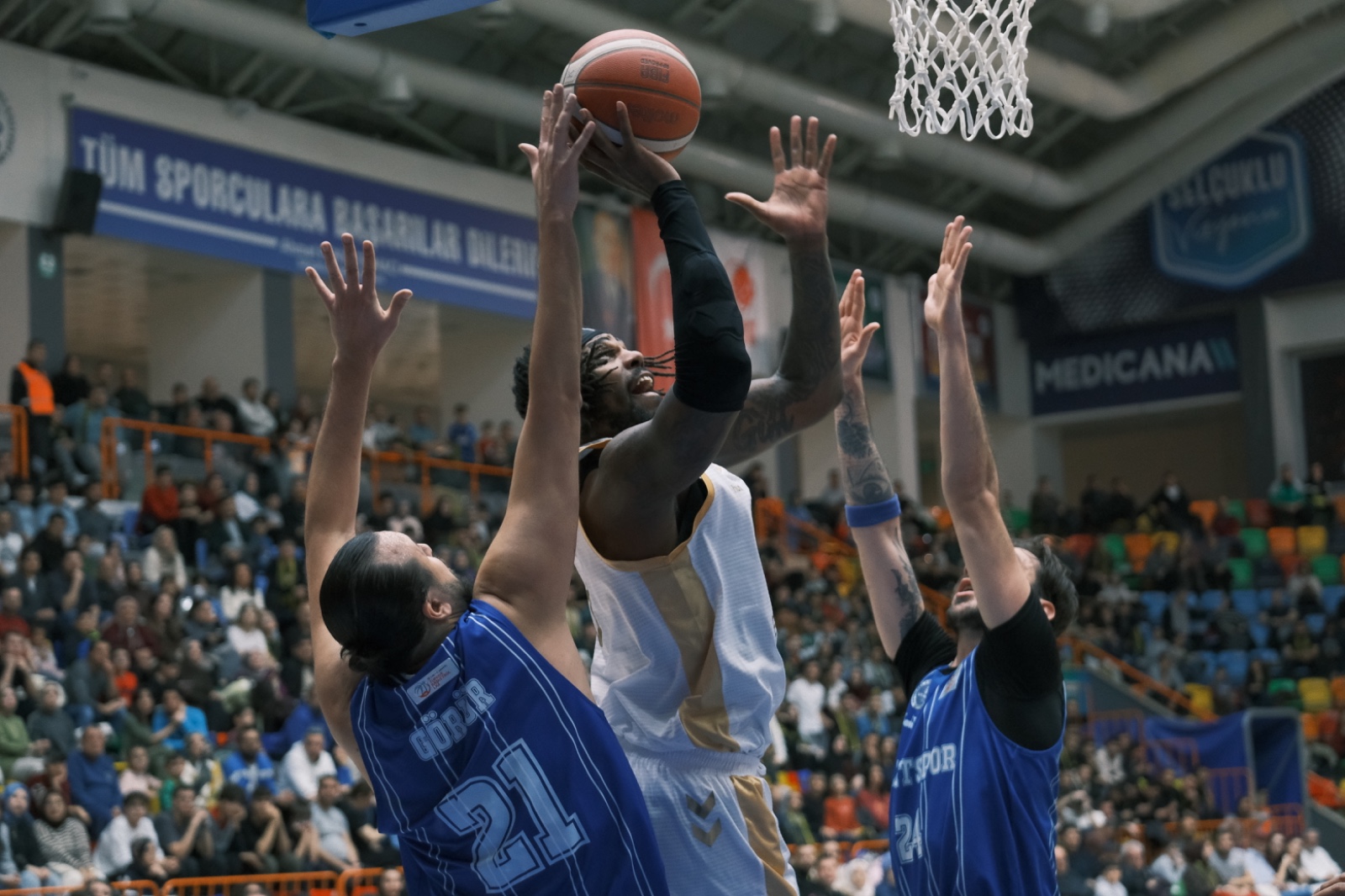 Pota da 17. galibiyet 77-71