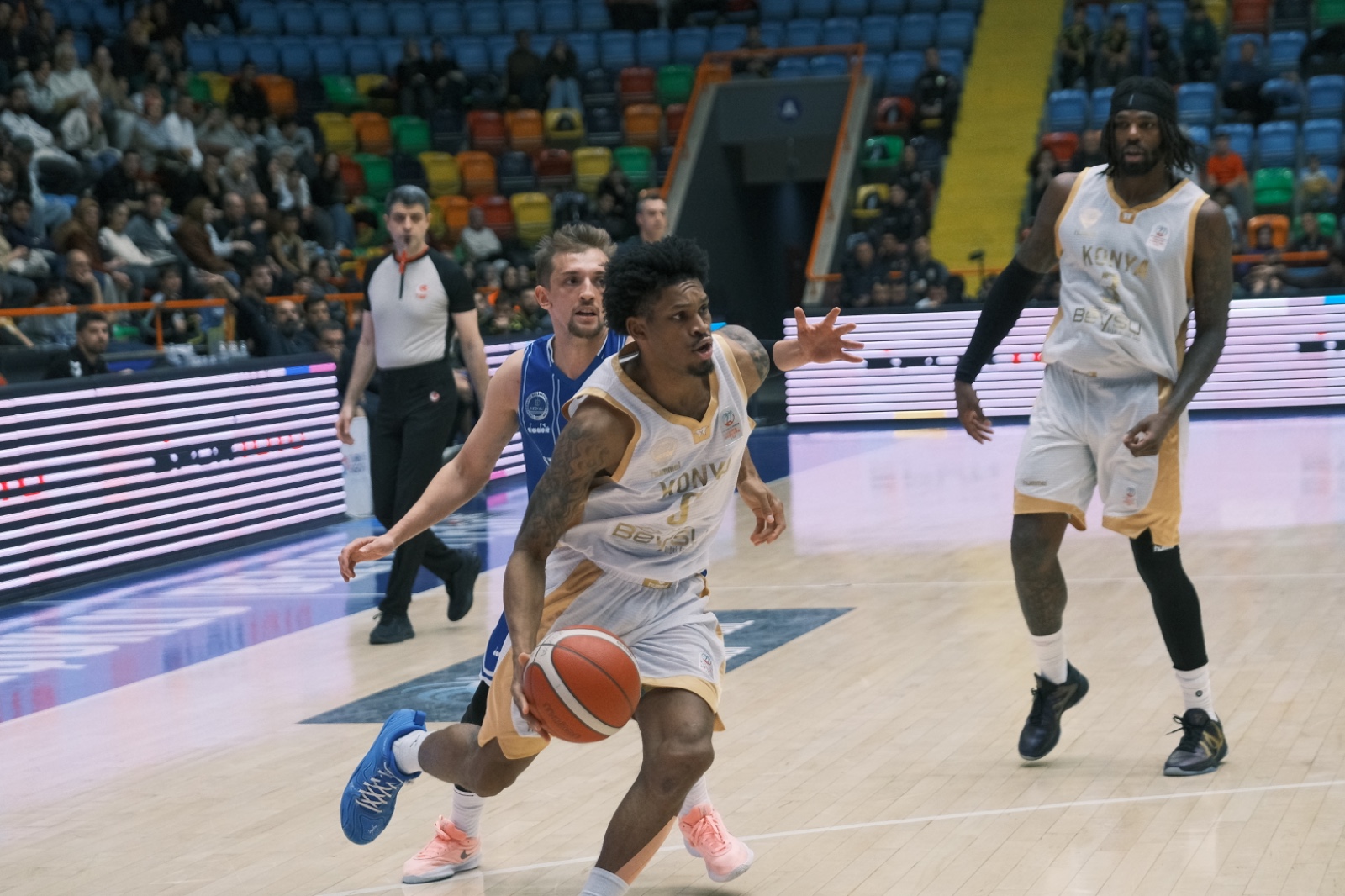 Pota da 17. galibiyet 77-71