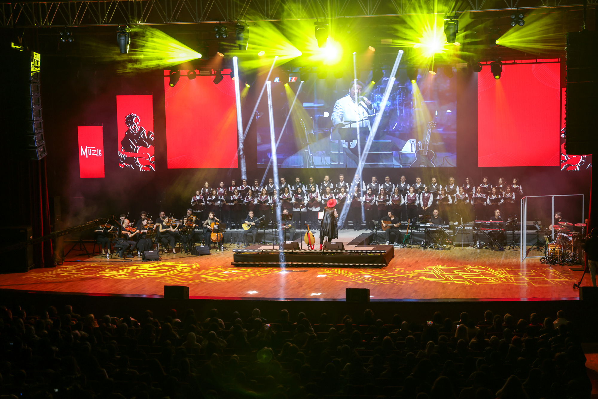 Konya Kayahan şarkılarıyla coştu