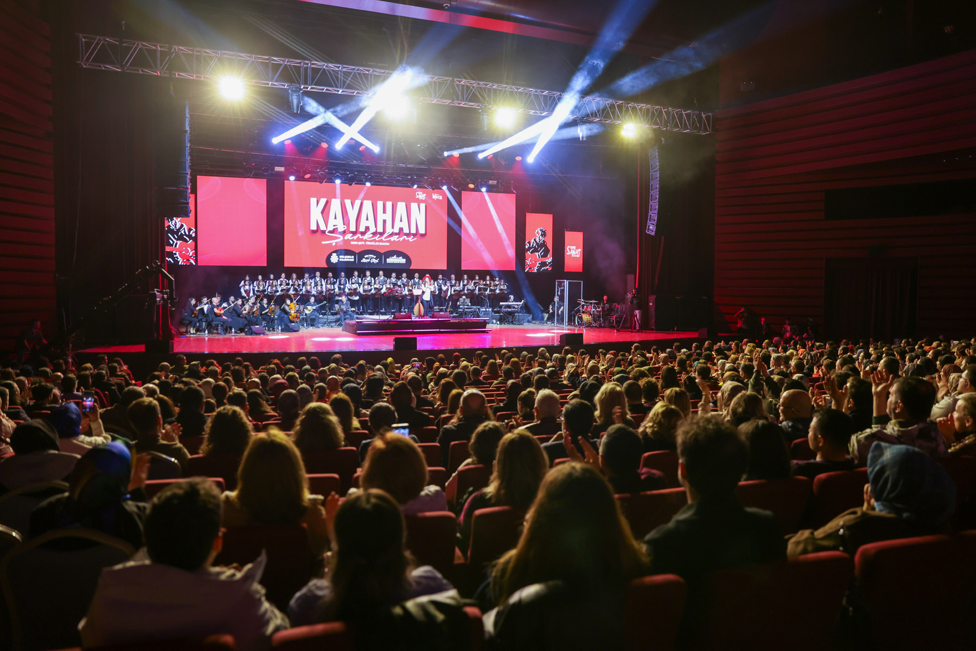 Konya Kayahan şarkılarıyla coştu