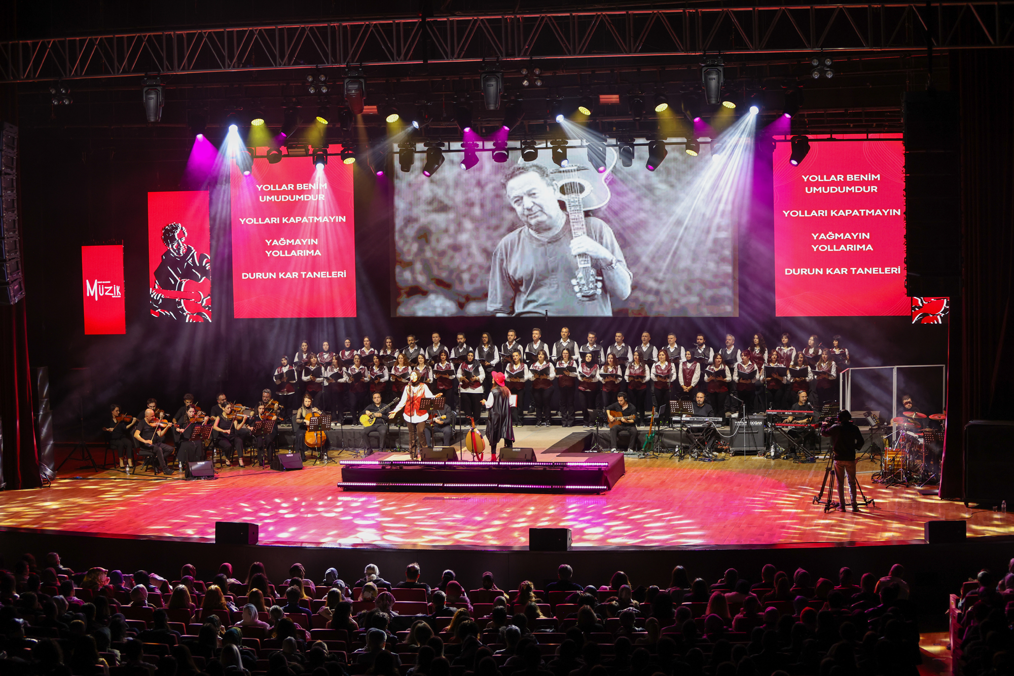 Konya Kayahan şarkılarıyla coştu