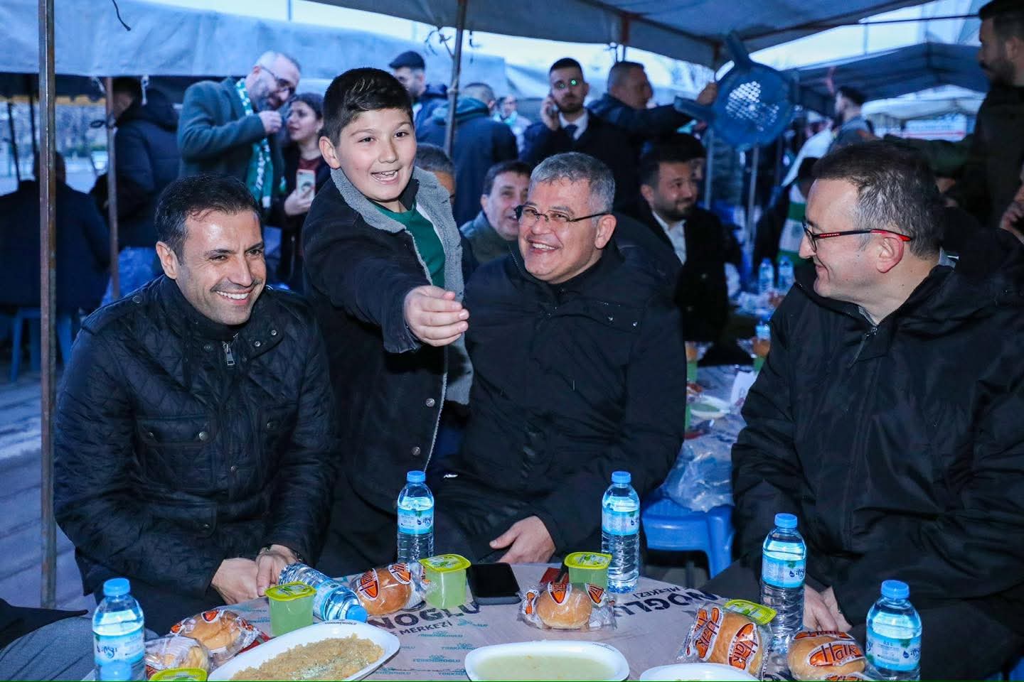 Nalçacılılar taraftar grubundan iftar yemeği