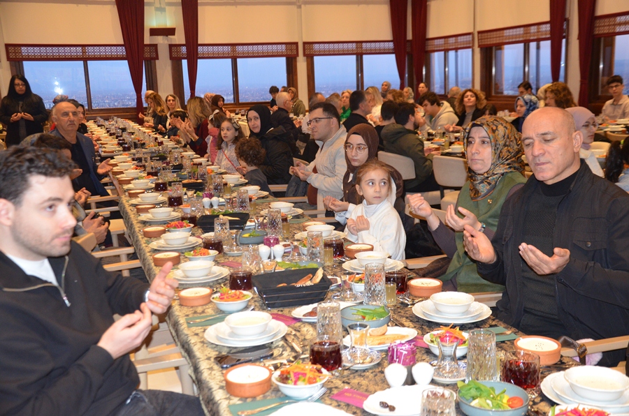 Mekpan Panel, İftarda öğretmenleri buluşturdu