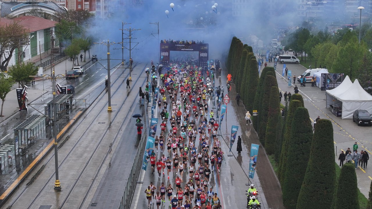 Uluslararası Konya yarı maratonu tamamlandı