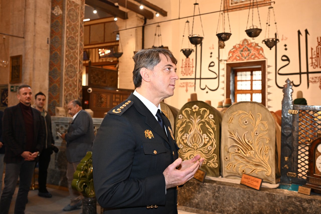 Koç, ilk mesai gününe dua ederek başladı