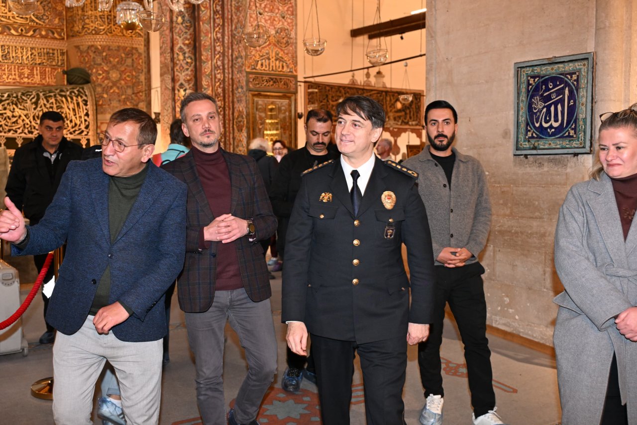 Koç, ilk mesai gününe dua ederek başladı