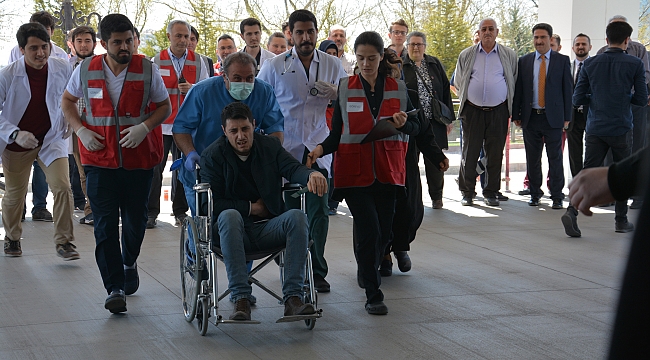 Selçuk Tıp'ta Afet Eğitimi ve Tatbikatı