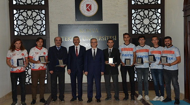Özçelik’ten, TEKNOFEST’te başarı gösteren takımlara plaket