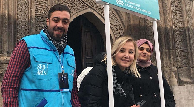 Berna Laçin, 'Bana Sor' Standında