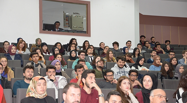 Selçuk'ta "Geleceğe Dokunuş" paneli düzenlendi