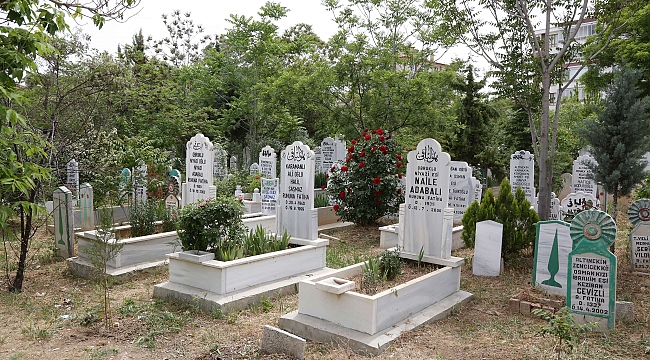 Mezarlıklar Bayrama  Hazırlanıyor