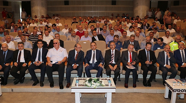 Vali Toprak, Muhtar ve Halk Toplantısı Yaptı