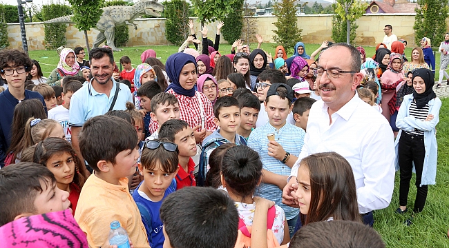 Meramlı çocuklar gönüllerince eğlendi