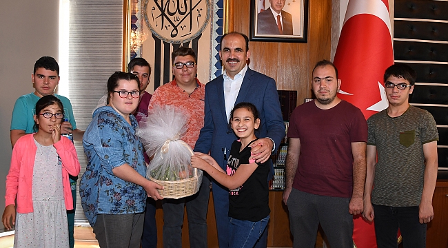 Özel Öğrencilerden Başkan Altay’a “Özel” Ziyaret