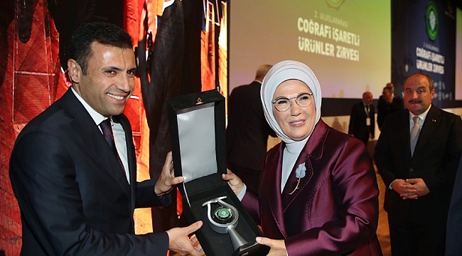 Emine Erdoğan’dan Konya'ya plaket