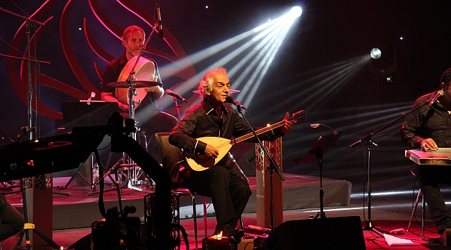 Omar Faruk Tekbilek’in Konserine Yoğun İlgi