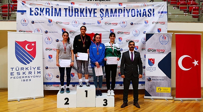 Eskrimde üç  madalya