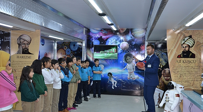 Bilim Tırı Yeni Yüzüyle Öğrencilere Bilimi Sevdiriyor