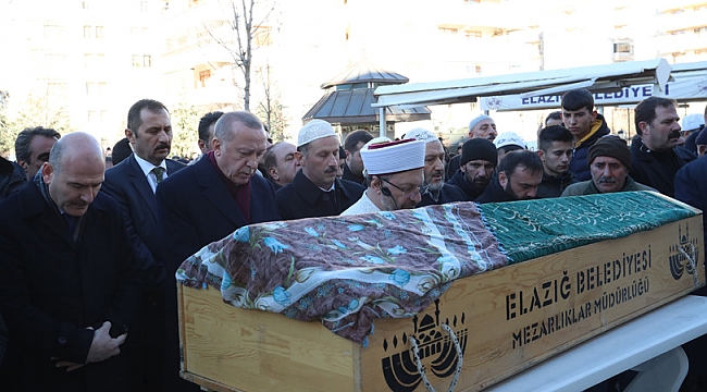 Erdoğan depremzedelerin cenaze namazına katıldı