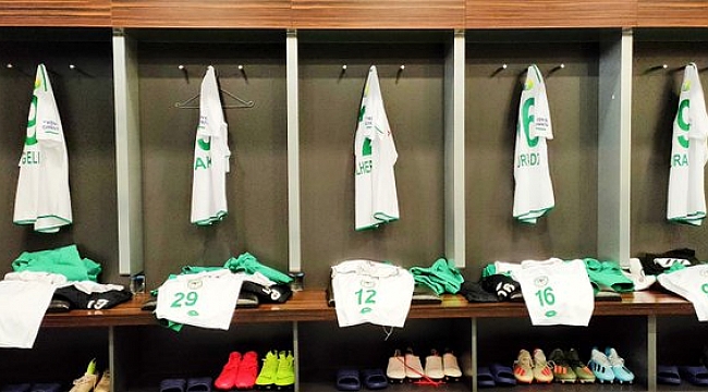Konyaspor beyaz forma ile sahada