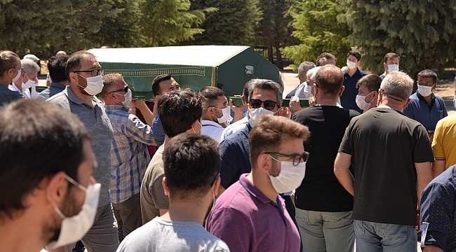 Motosiklet kurbanı akademisyen toprağa verildi