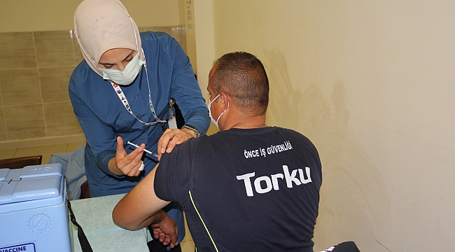 Konuk  Bakanlığının işyerlerinde aşı uygulaması üretenlere moral oldu