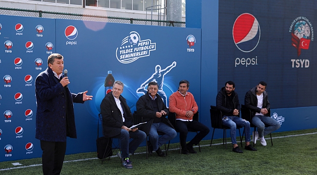 Futbolun efsaneleri Pepsi 'Yıldız Futbolcu Seminerleri' sürüyor