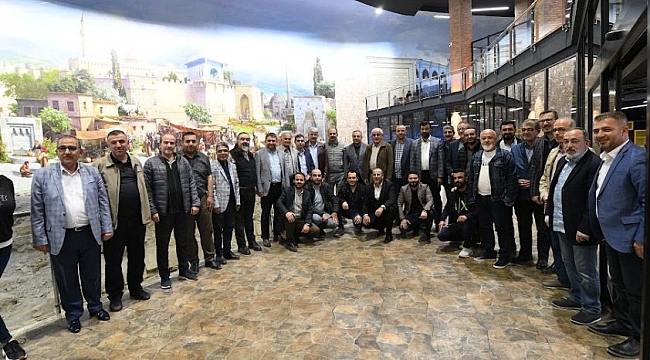 Altay, Gazetecilerle çay sohbetinde buluştu