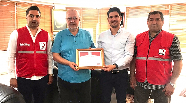 Aşçı'ya Kızılay' dan teşekkür plaketi