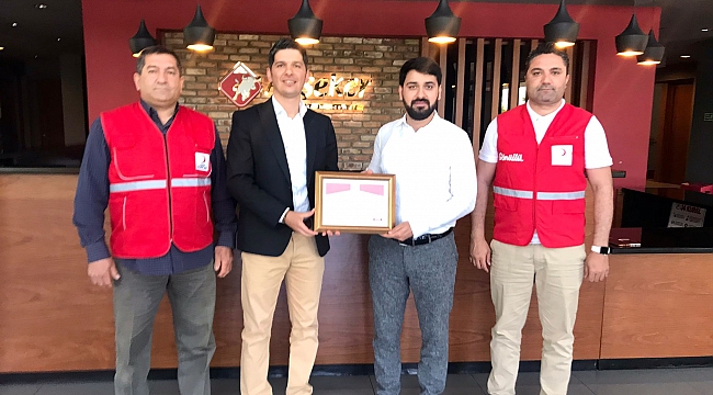 Türk Kızılay’dan Akşeker’e plaket