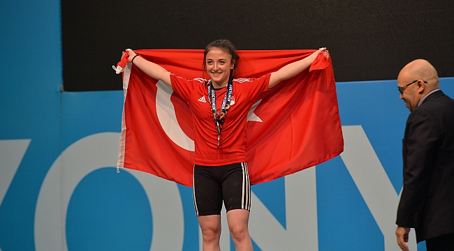 Kadınlar Halterde Duygu Alıcı'dan 3 altın madalya