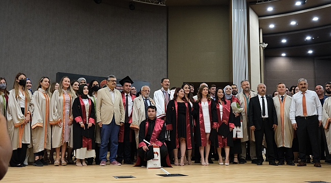 KGTÜ'de mezuniyet çoşkusu