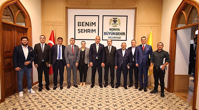 Bakan Ersoy Taş Bina’da Turizmcilerle Buluştu