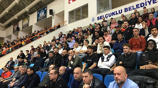 Konyasporlu futbolcular basketbol maçında