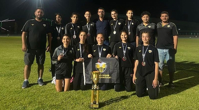 Bayan Atletizm takımı süper ligde