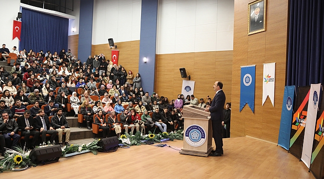 Altay Üniversiteli gençlerle buluştu